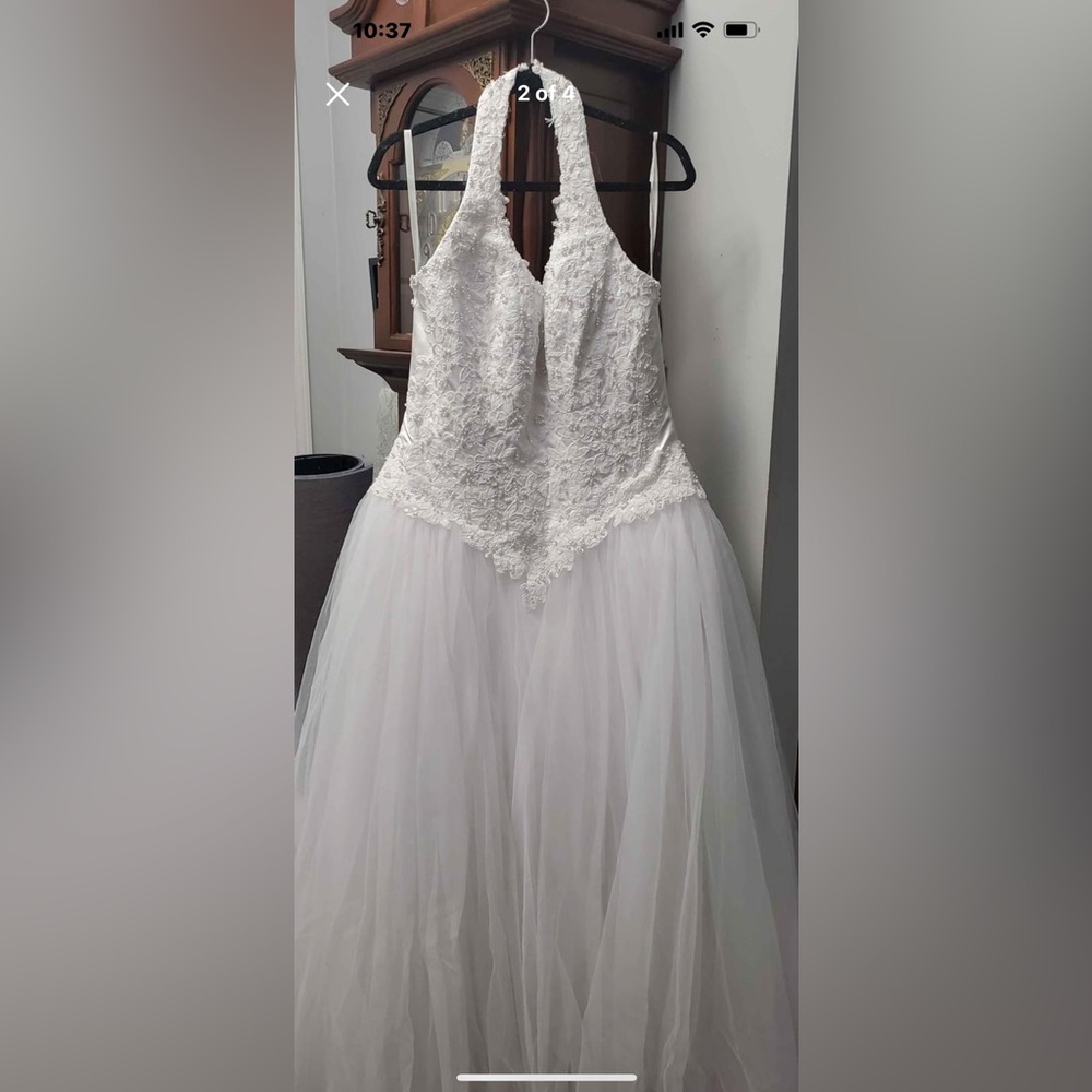 NWT Halter style wedding dress, by David’s Bridal. Size Women’s 14, true white.